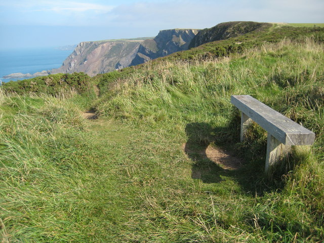 File:Bench on Knap Head - geograph.org.uk - 1555085.jpg