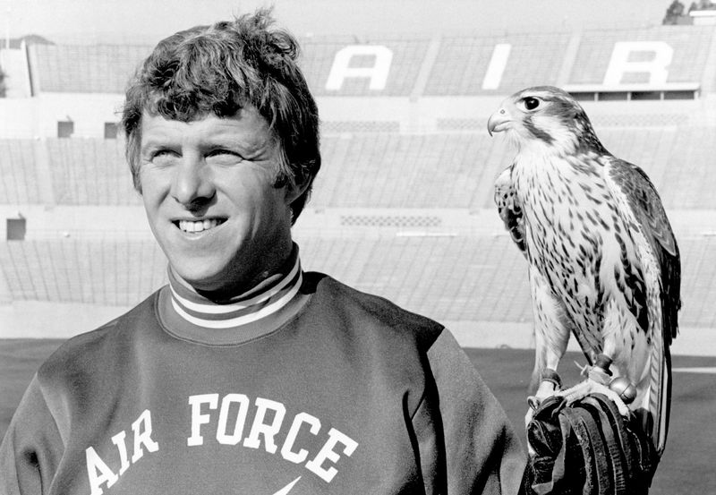 Bill_Parcells_and_Mach_1_the_Falcon.jpg