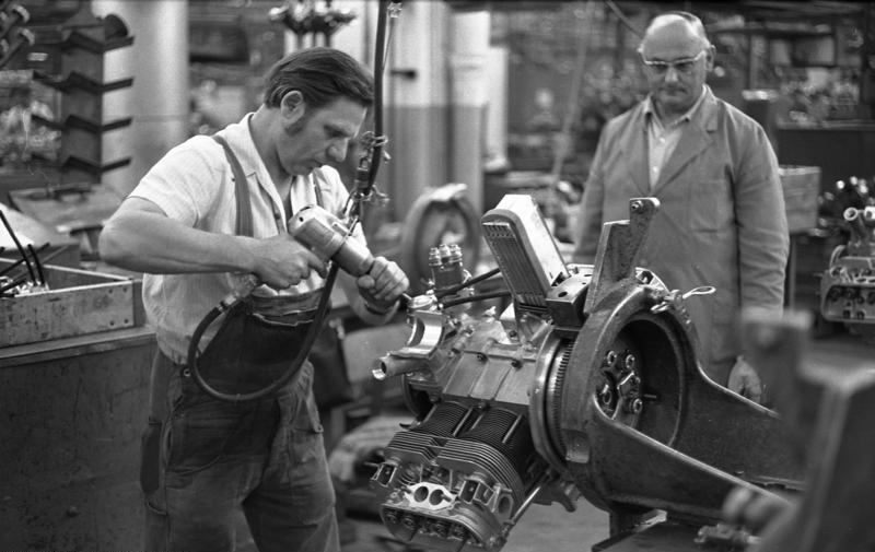 File:Bundesarchiv B 145 Bild-F040741-0006, Hannover, VW Autowerk.jpg