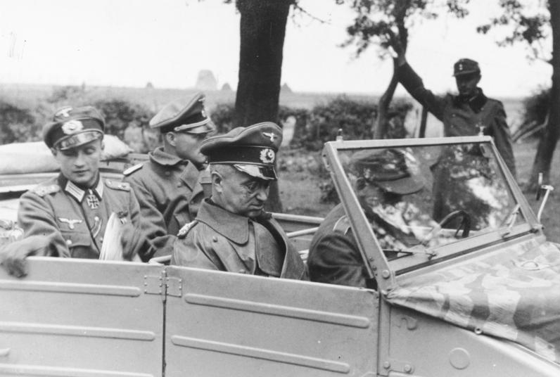 File:Bundesarchiv Bild 183-1992-0617-506, Walter Model im Kübelwagen.jpg