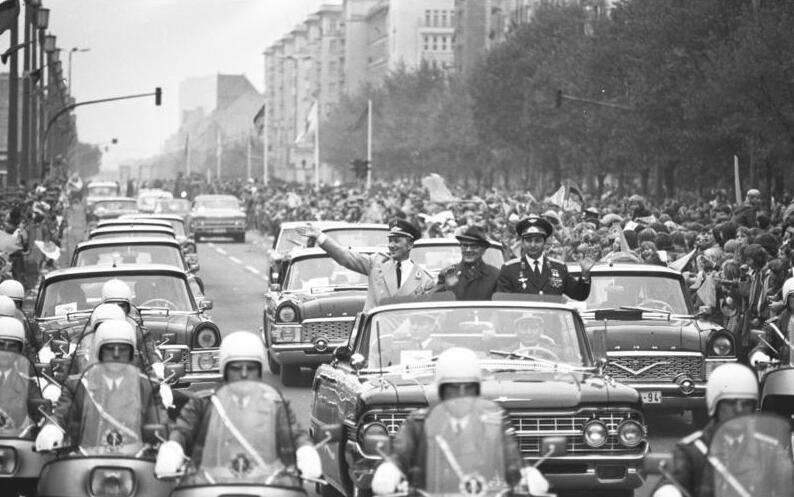 File:Bundesarchiv Bild 183-T0921-109, Berlin, Empfang der Kosmonauten Jähn und Bykowski.jpg