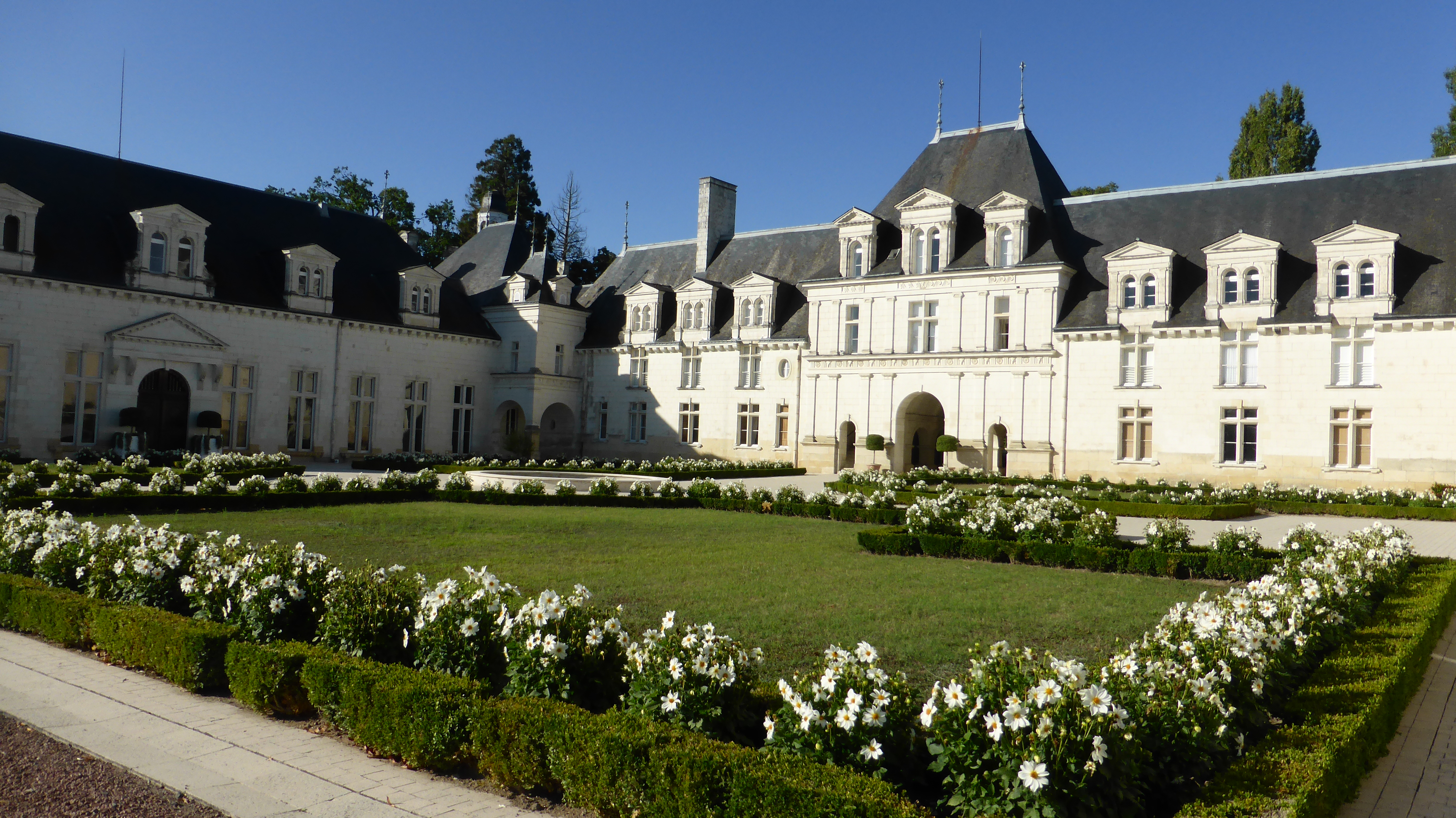 File:Château de Champigny sur Veude -.jpg - Wikimedia Commons