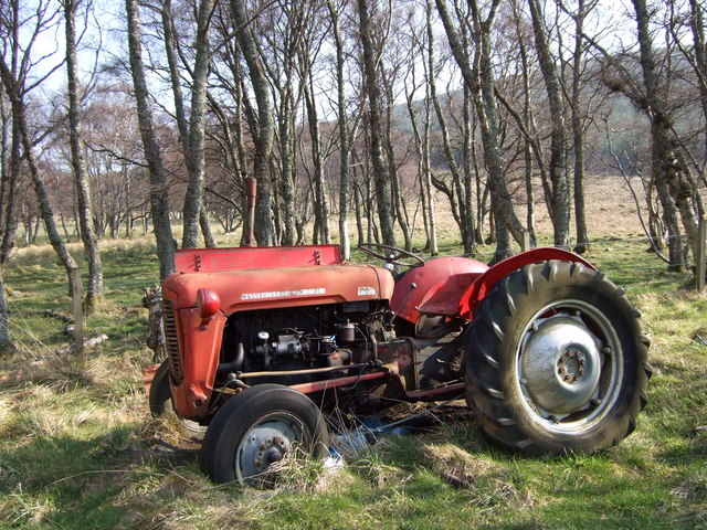 File:Compact tractor - geograph.org.uk - 380130.jpg