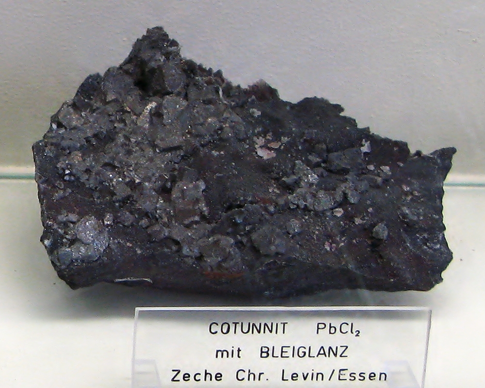 Свинец 2 уран. Рениит минерал. Камень Котуннит минерал. Раковистая порода. Левин минерал.