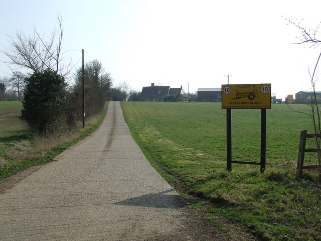 File:Entrance To Fidgeons Farm - geograph.org.uk - 1214073.jpg