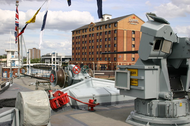 File:Holiday Inn Express Salford Quays - geograph.org.uk - 293078.jpg