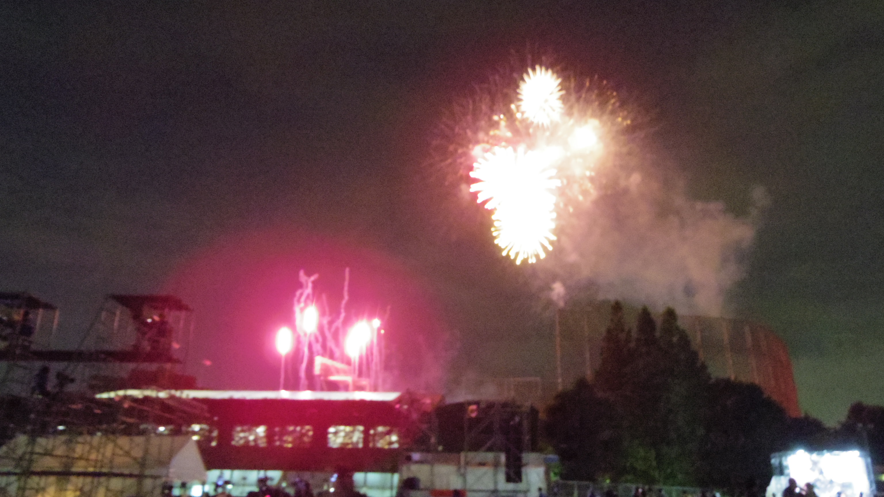 File Jingu Fireworks Festival 15 In Jingu Softball Ground 05 Jpg Wikimedia Commons