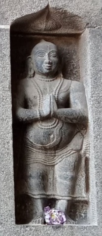 Kopperunchinga II Sculpture in a wall at Nataraja Temple in Chidambaram, Tamil Nadu Kopperunchinga II.jpg