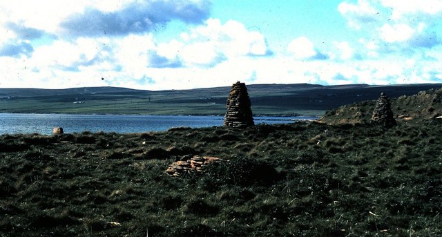 File:Landing Beach marker cairns - geograph.org.uk - 861077.jpg