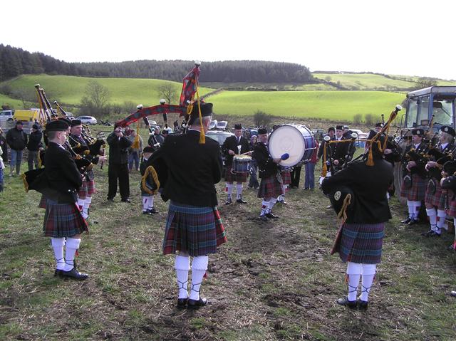 File:Lisbeg Pipe Band, Garvaghy - geograph.org.uk - 1225002.jpg