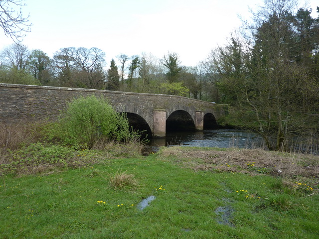 File:Low Wood Bridge, Haverthwaite.jpg