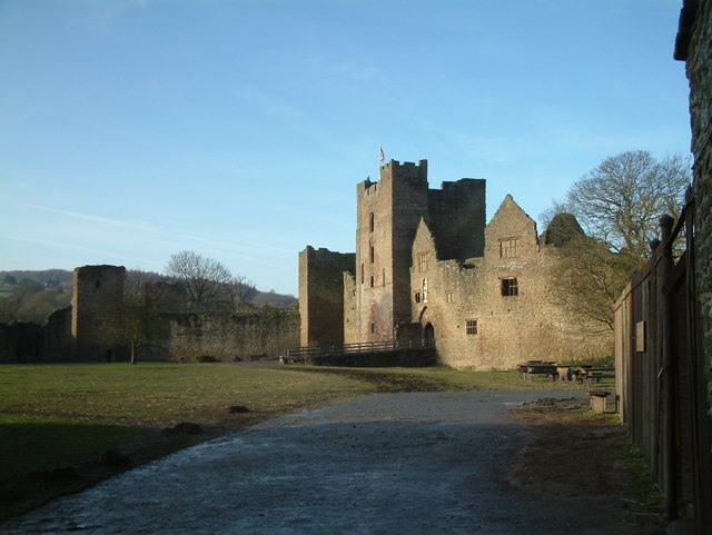 File:Ludlow Castle Inner Bailey in winter sunlight - geograph.org.uk - 842095.jpg