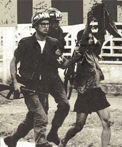 File:MPs escort a Vietcong captive out of the US Embassy on 31 January 1968.jpg