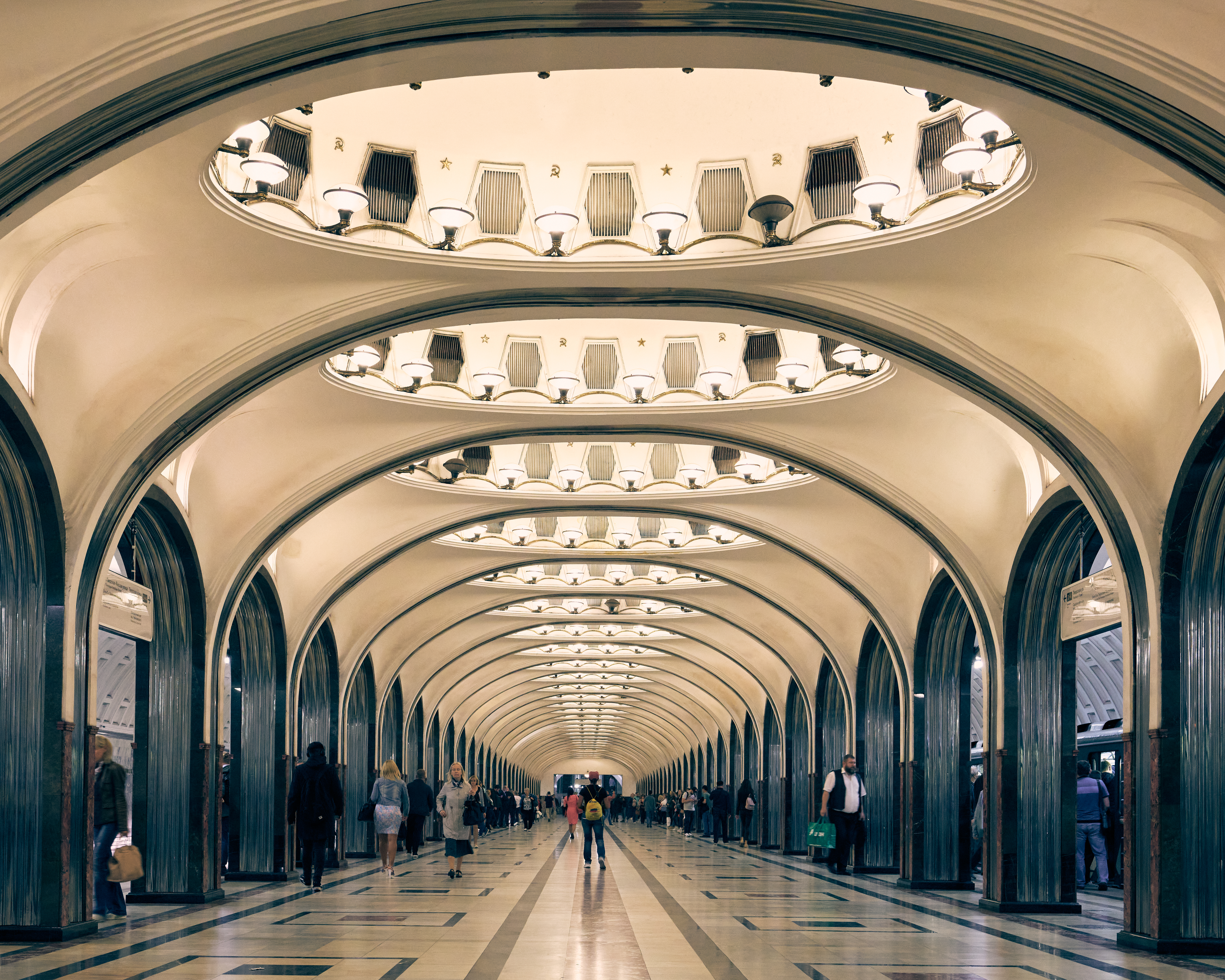 Moscow subway. Moscow Subway Station. Moscow Subway Station English. Moscow Metro Price. Underpass Moscow.