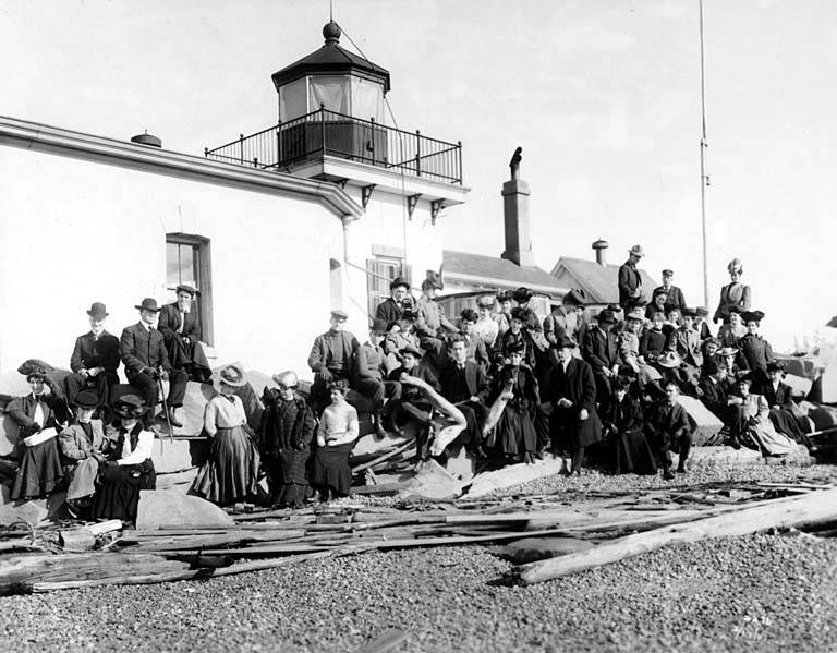 File:Mountaineers Club outing at West Point Lighthouse, February 17, 1907 (SEATTLE 1469).jpg