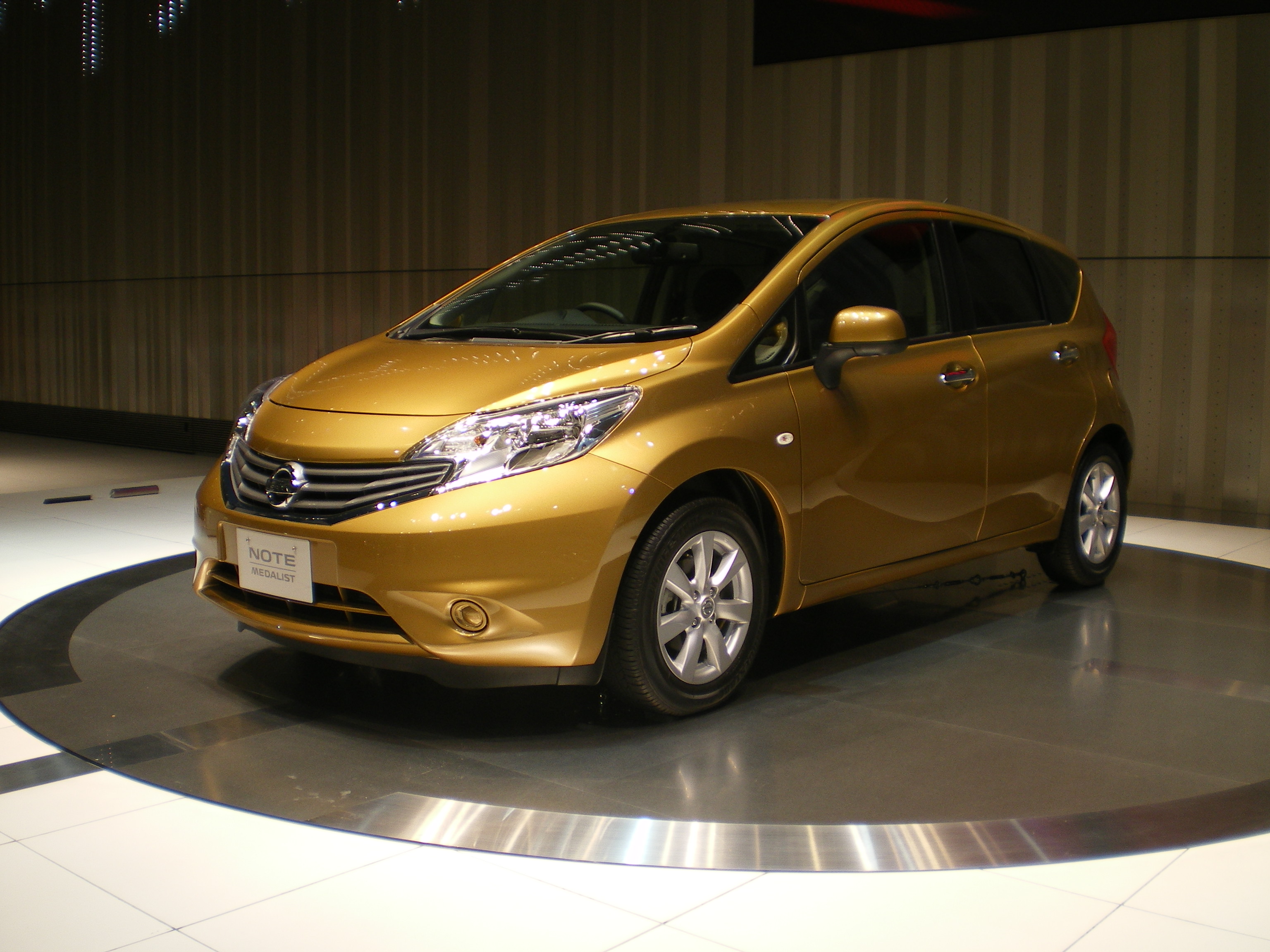 Файл:NISSAN NOTE E12 MEDALIST 01.JPG — Википедия