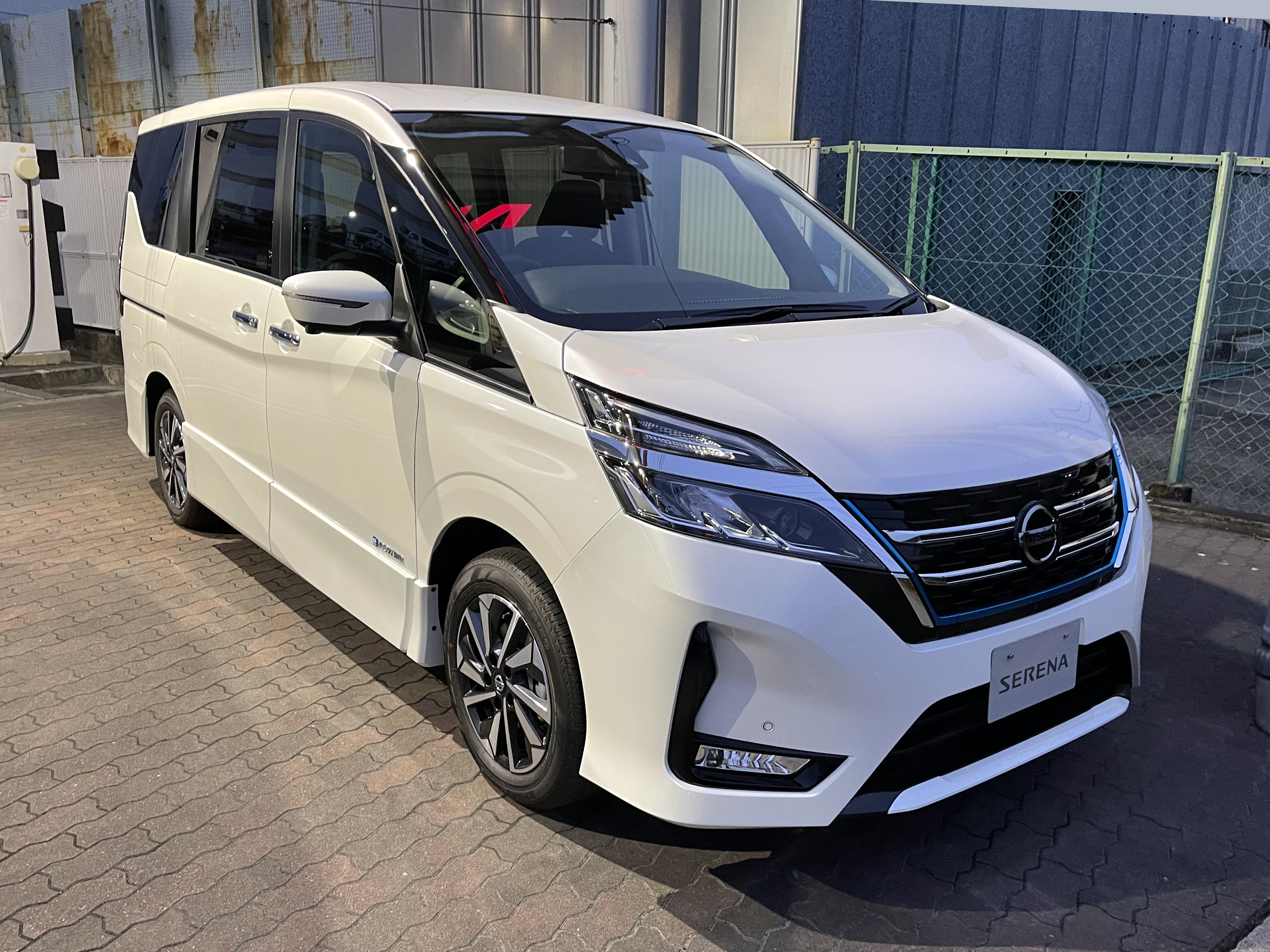 Серена е пауэр. Nissan Serena e-Power. Nissan Serena c27 e-Power. Ниссан Серена e Power 2019. Nissan Serena e-Power 2018.