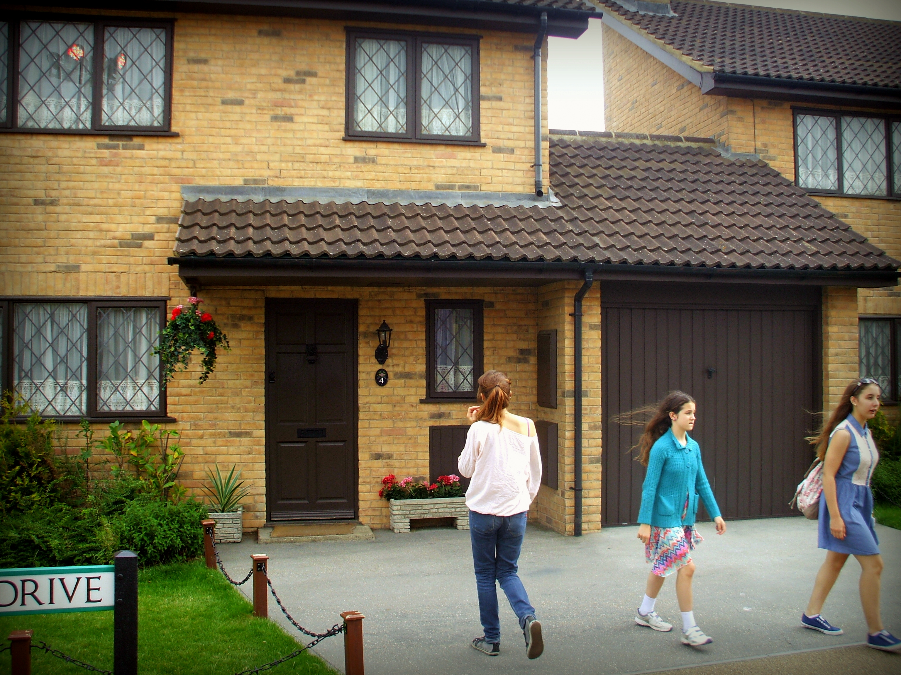 File Number 4 Privet Drive Little Whinging Jpg Wikimedia Commons