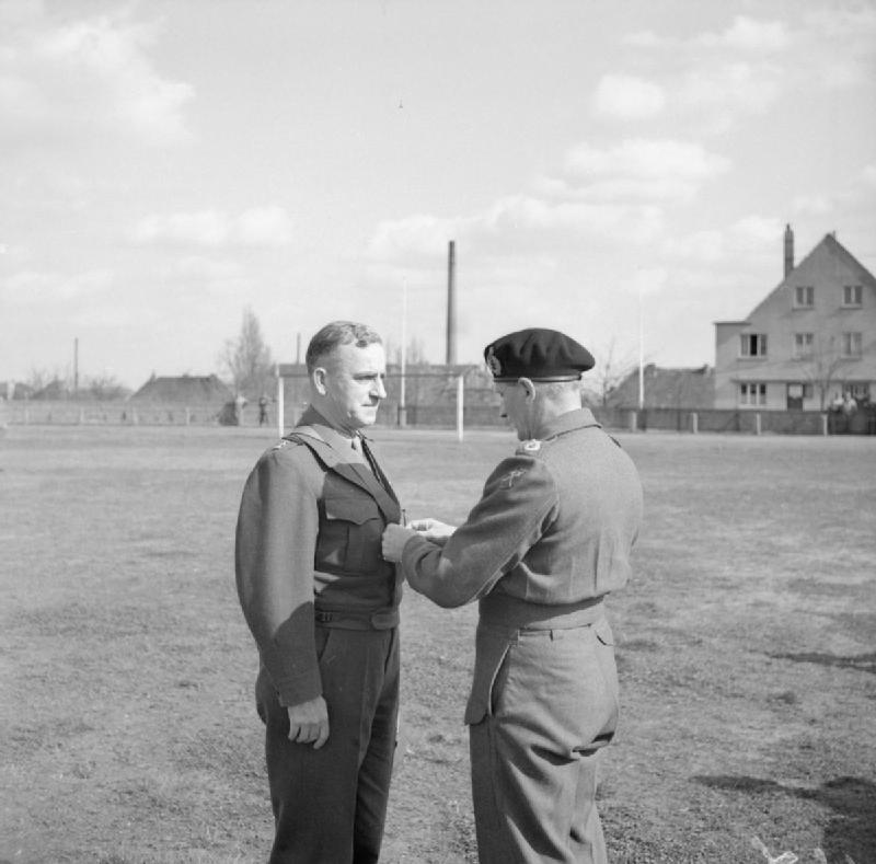 https://upload.wikimedia.org/wikipedia/commons/6/6e/Operation_Overlord_%28the_Normandy_Landings%29-_D-day_6_June_1944_B15726.jpg