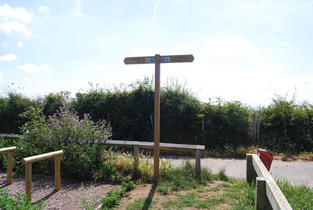 Oyster Bay Trail signpost, Bishopstone Glen Car Park - geograph.org.uk - 1470640