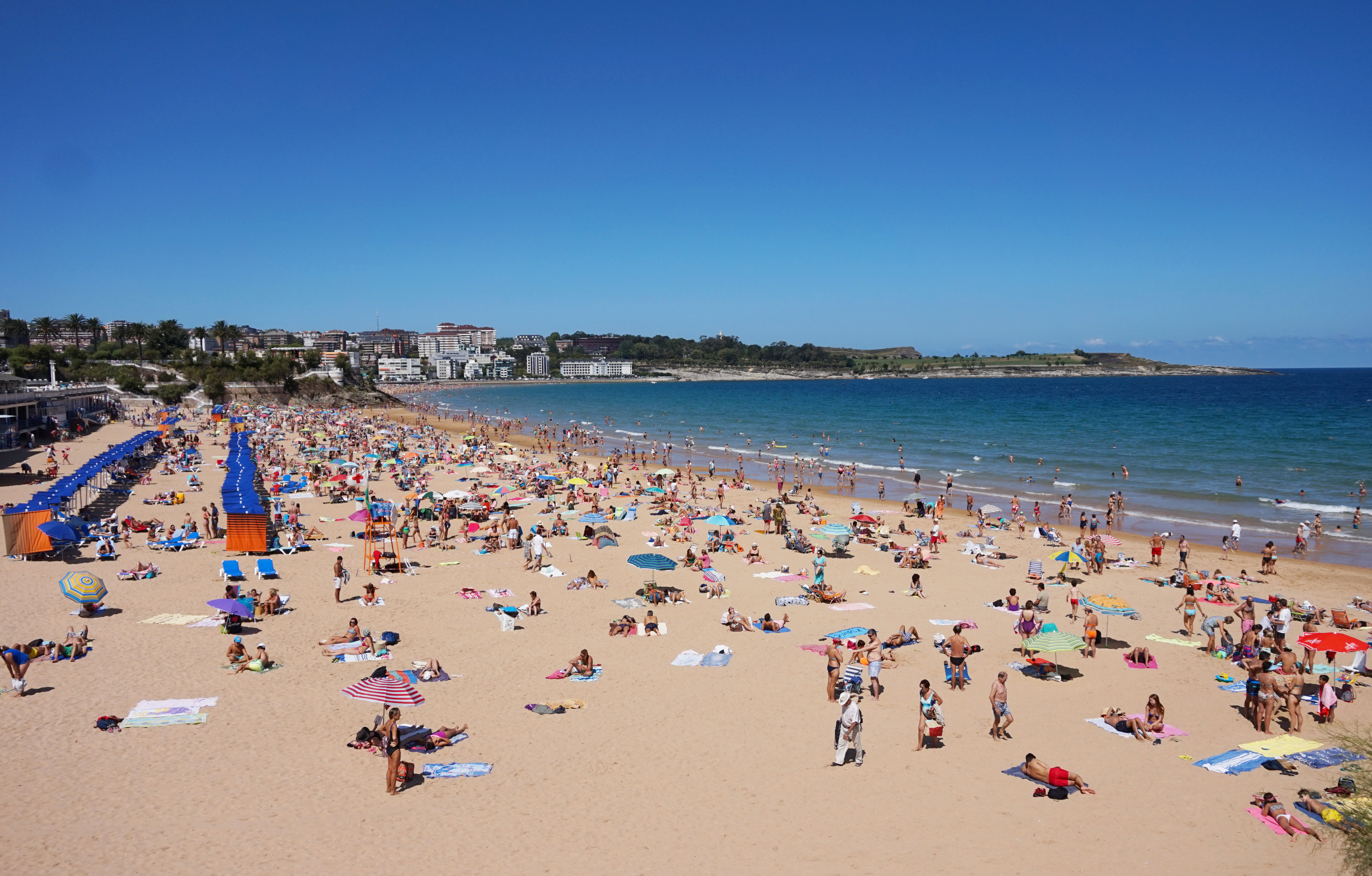 File:Playa de El Sardinero 2.jpg - Wikimedia Commons