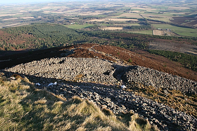 Prehistoric Ramparts on Mither Tap - geograph.org.uk - 1083635