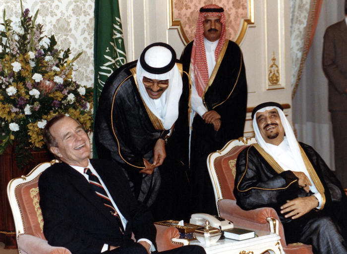 File:President George H. W. Bush and King Fahd bin Abdulaziz Al Saud share a laugh.jpg