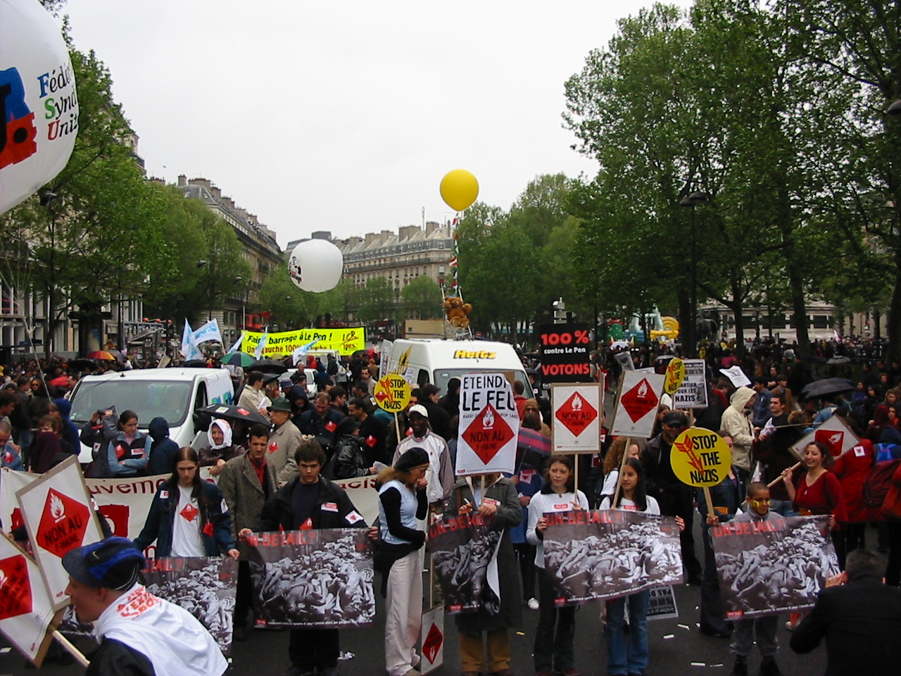 Protest again le pen 2002 0241.jpg