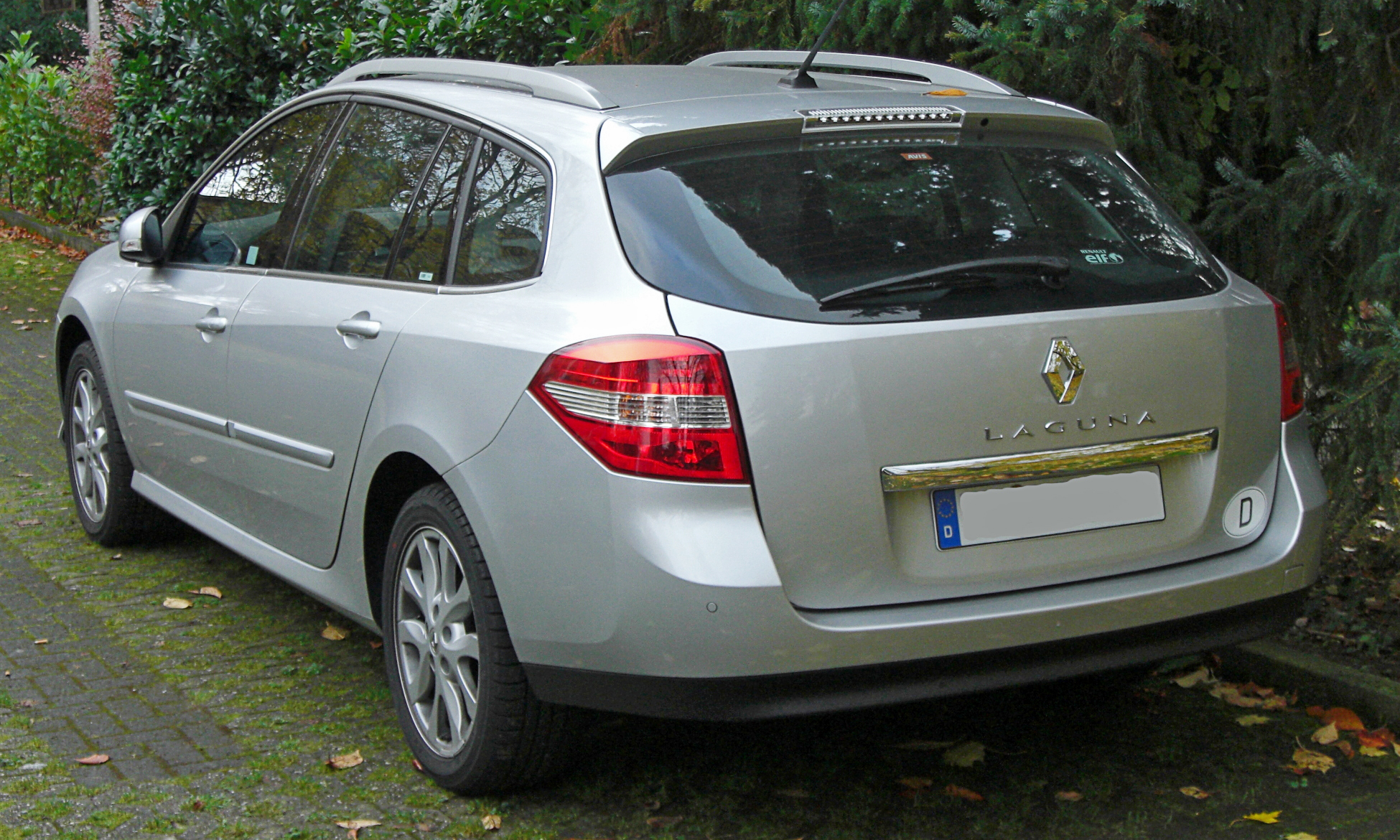 File:Renault Laguna III Front-view.JPG - Wikimedia Commons