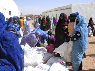 File:Saharawi refugee women with flour in Dakhla, Algeria.jpg