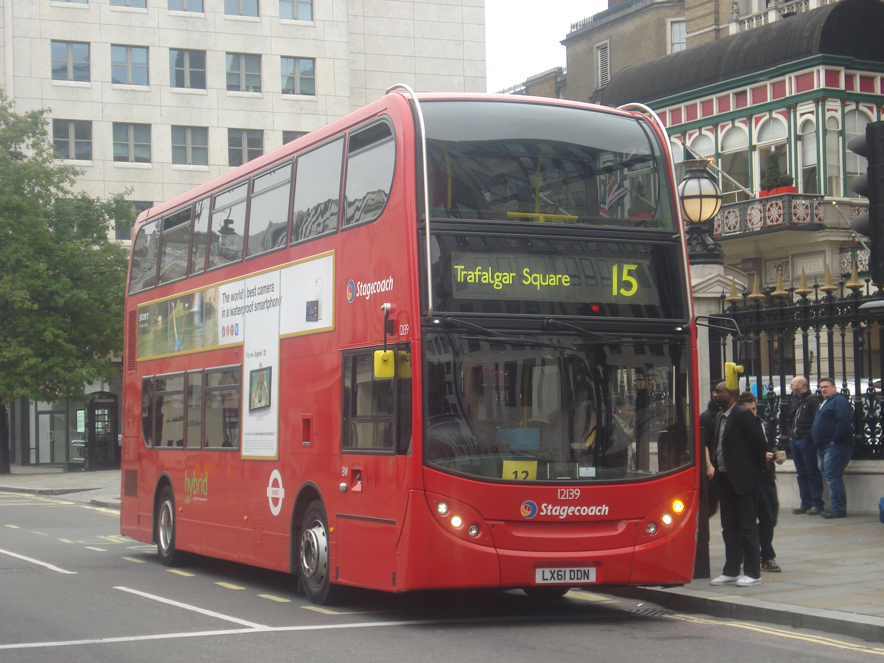 Автобус ис. Двухэтажный автобус в Лондоне. Андеграунд автобус. Контролеры лондонских автобусов. Лондон Red Route.