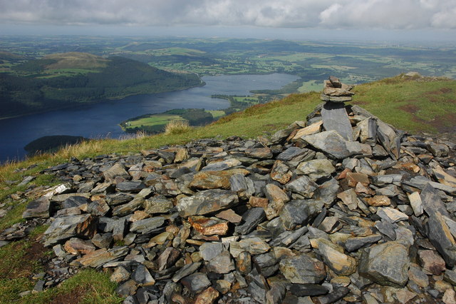 Summit cairn, Ullock Pike - geograph.org.uk - 943514