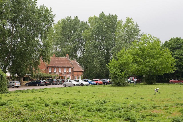 File:The Alice Lisle pub on Rockford Green - geograph.org.uk - 804686.jpg