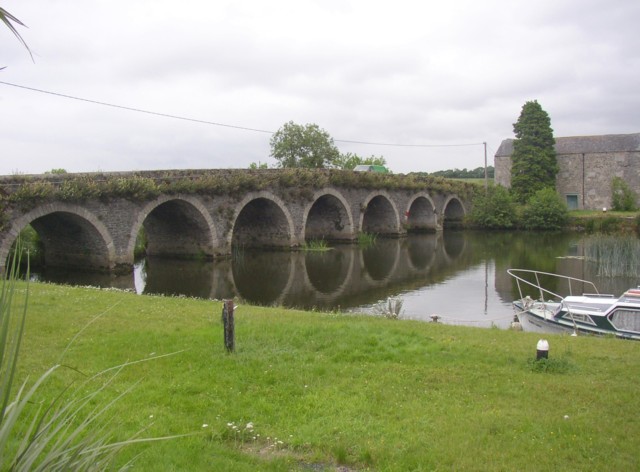 File:The bridge at Goresbridge, Co.Kilkenny - geograph.org.uk - 213428.jpg