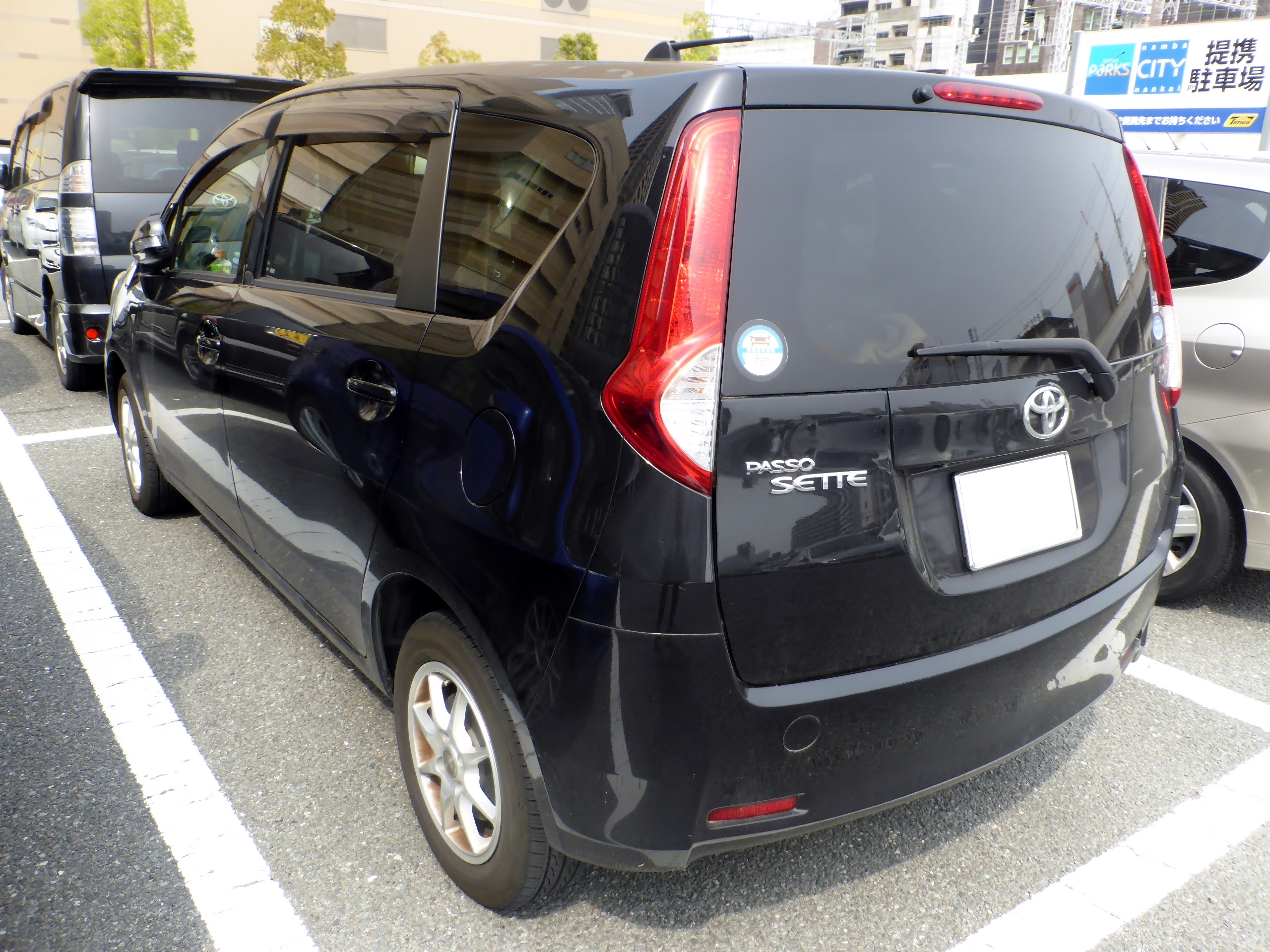 File:Toyota PASSO SETTE X (M502E) rear.JPG - Wikimedia Commons