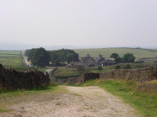 File:Yarnbury from Old Moor Lane - geograph.org.uk - 440814.jpg