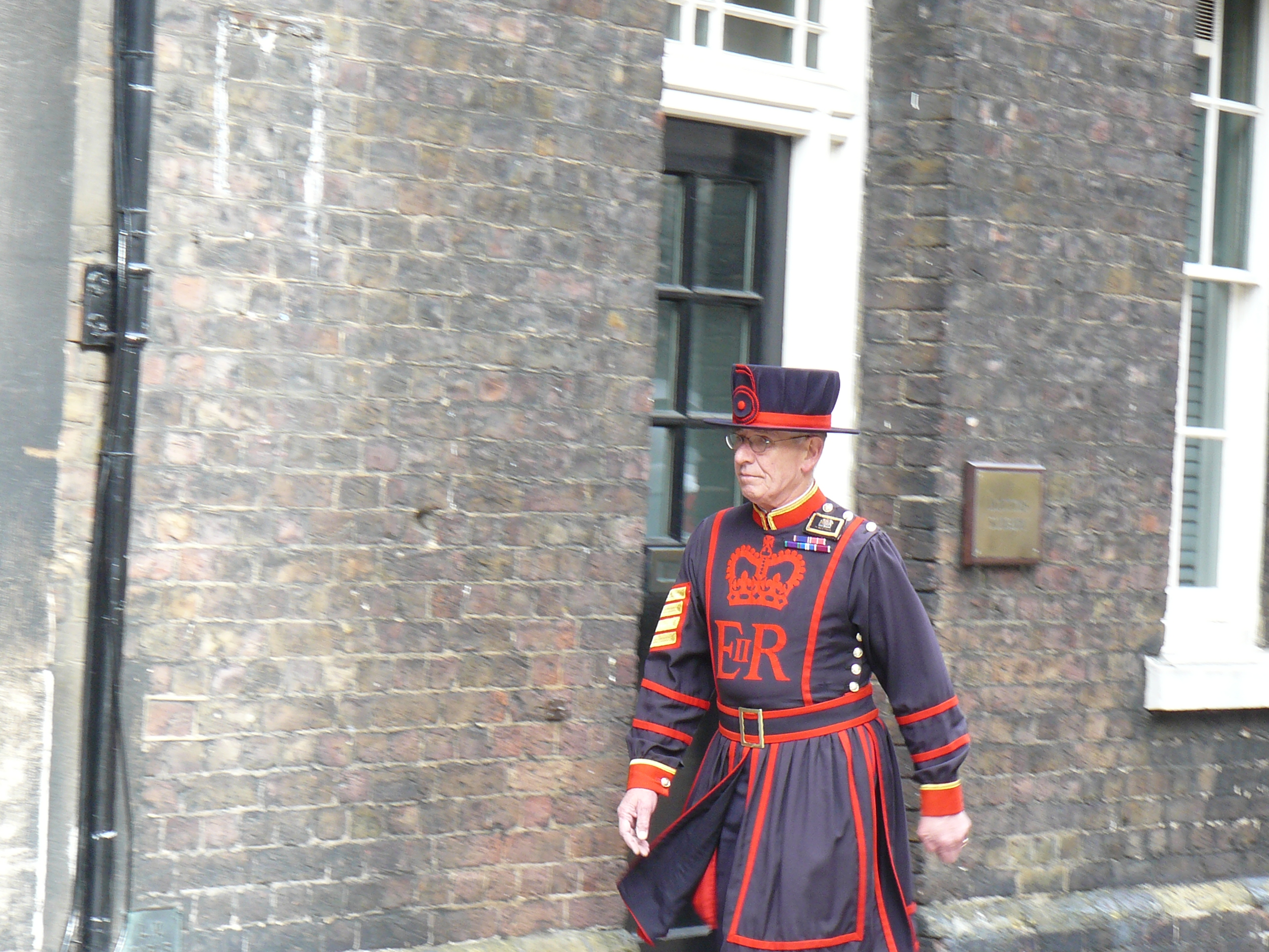 Yeoman warders перевод