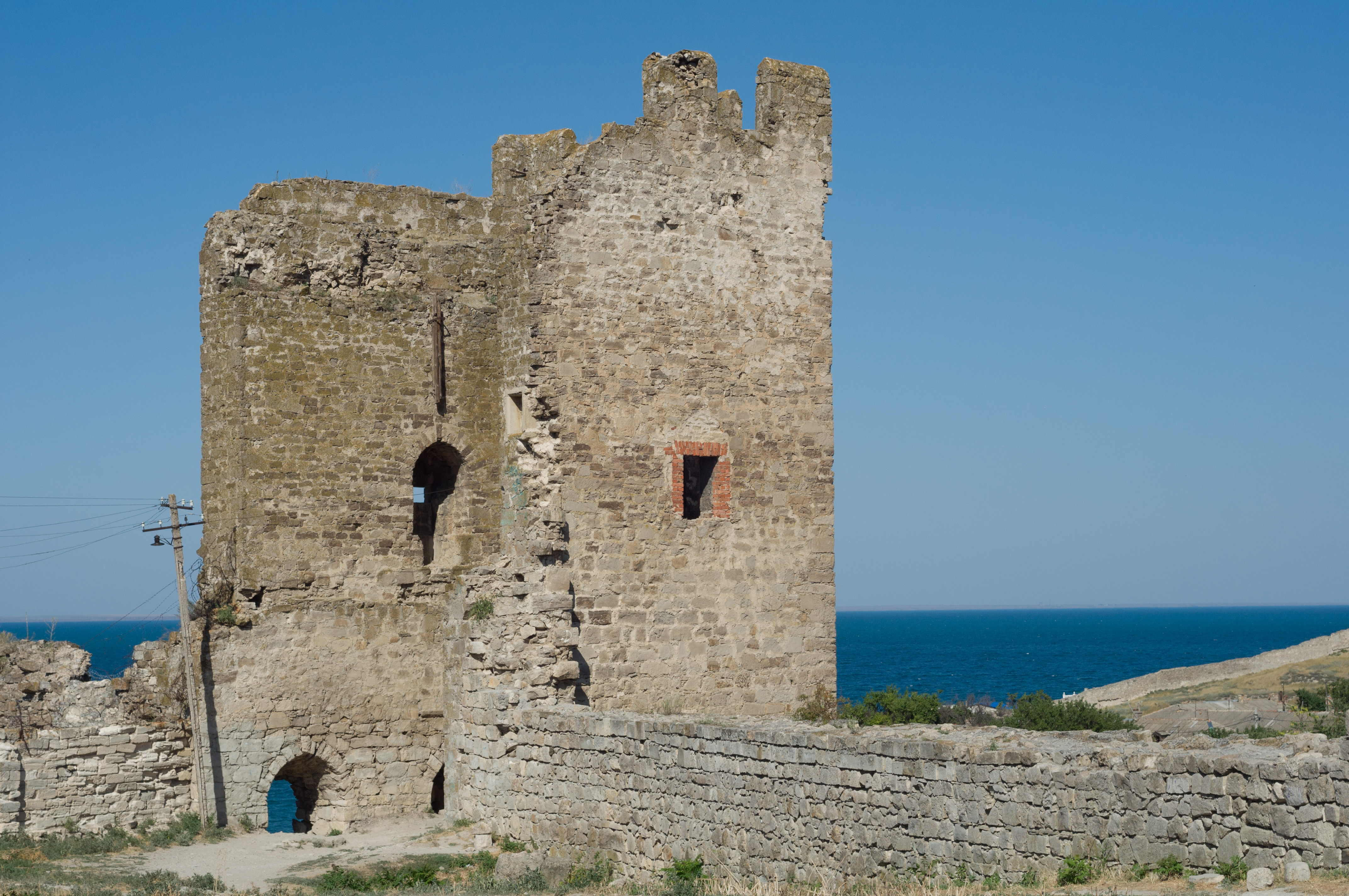 Кафа ньюс. Башня Криско Феодосия. Башня Генуэзской крепости Феодосия. Феодосия. Генуэзская крепость. Генуэзская крепость Феодосия 2022.