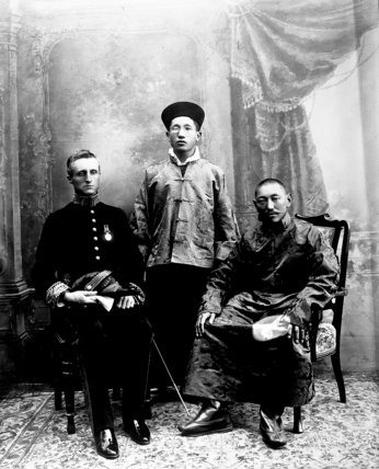 File:13th Dalai Lama, Sir Charles Bell and Maharaj Kumar Sidkeong Trul-ku.jpg