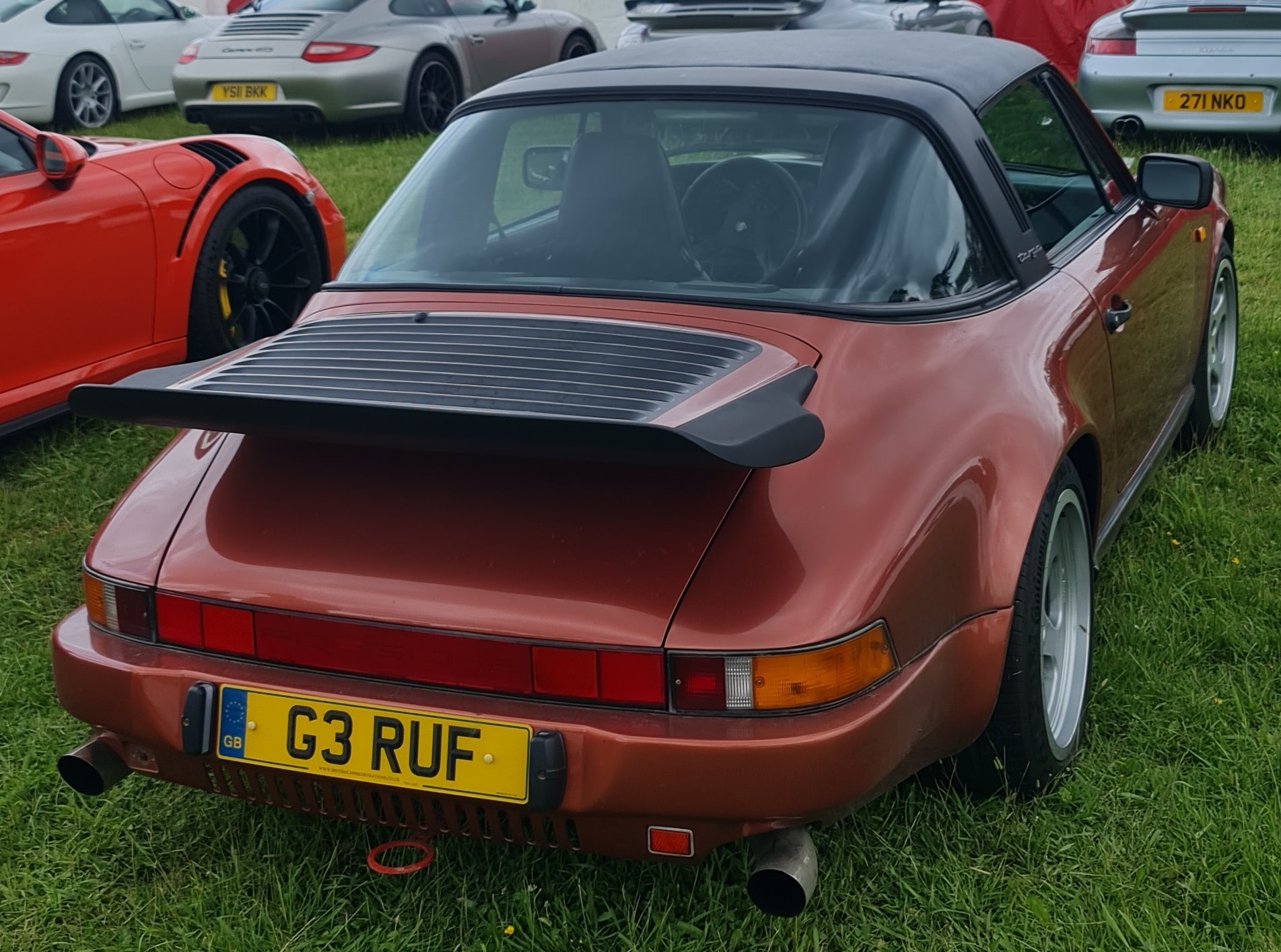 Porsche 964 с редкими цветами