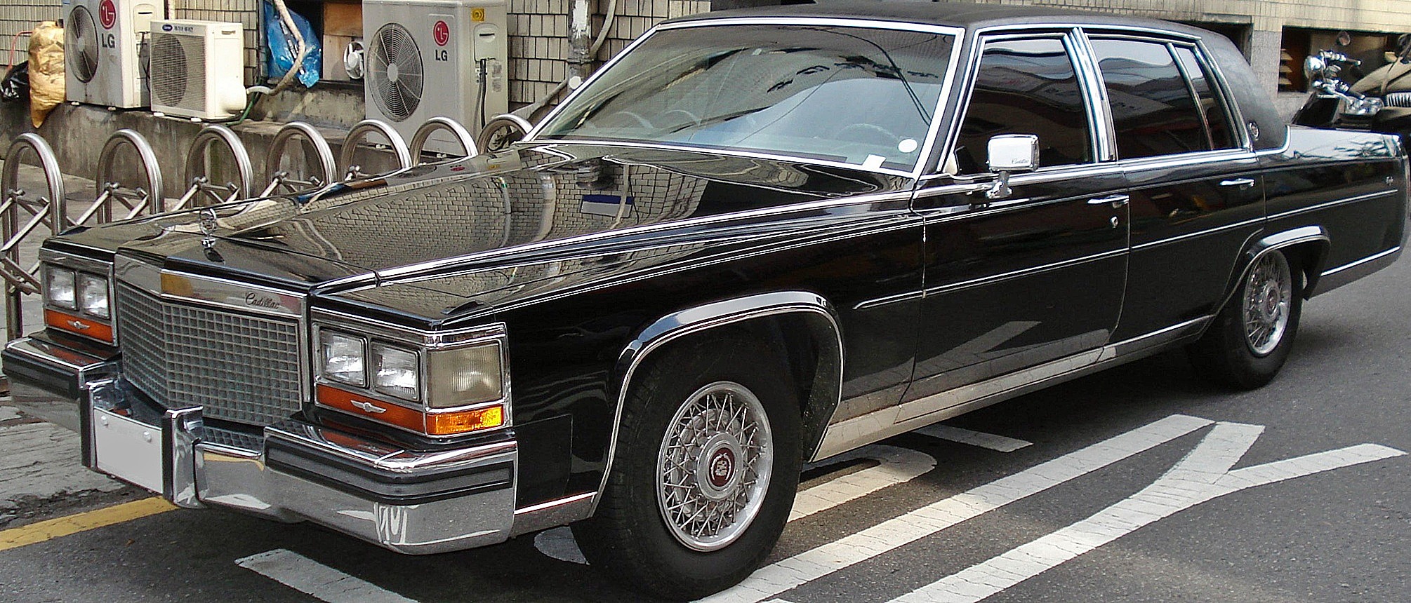 File:20100823 cadillac brougham 1.jpg - Wikimedia Commons