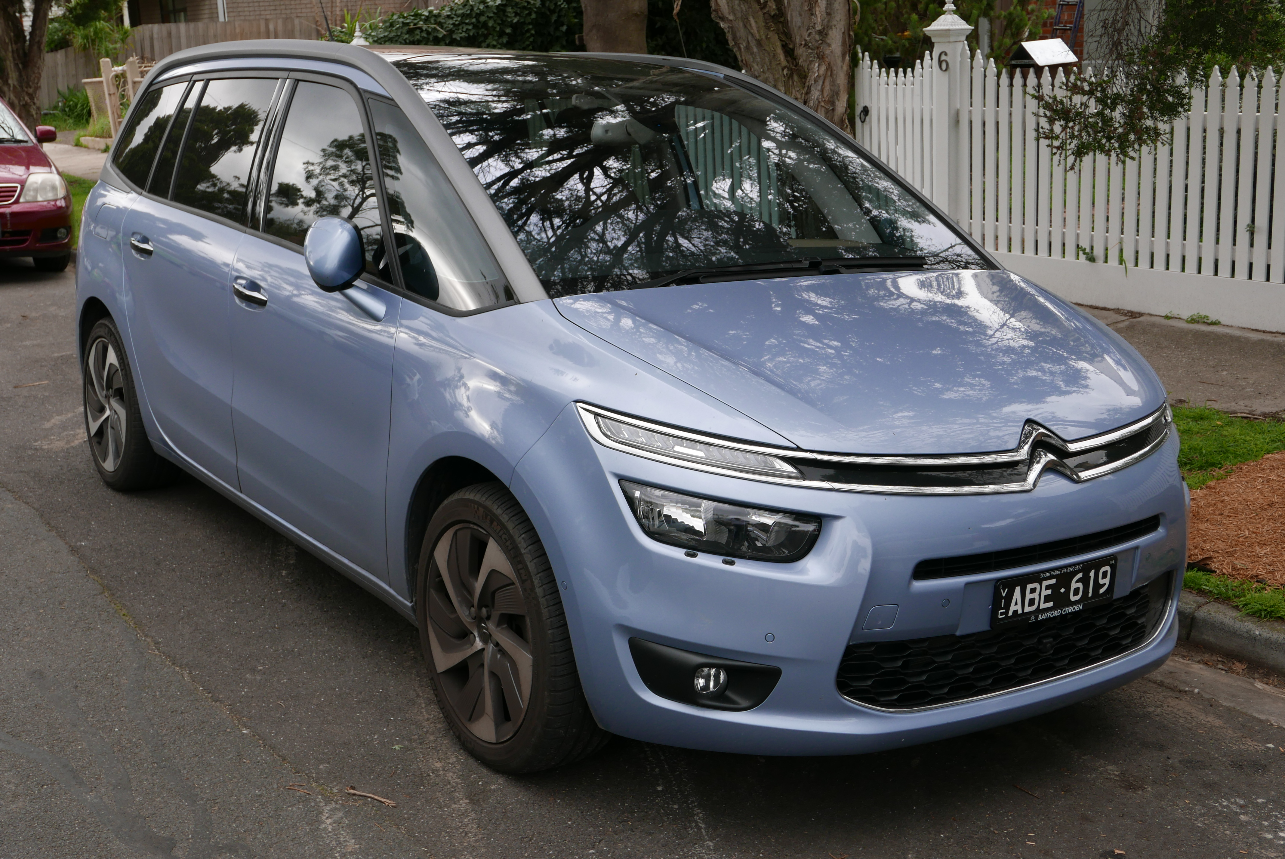 File:2014 Grand C4 Picasso (B7) Exclusive van (2015-06-25) 01.jpg - Wikimedia