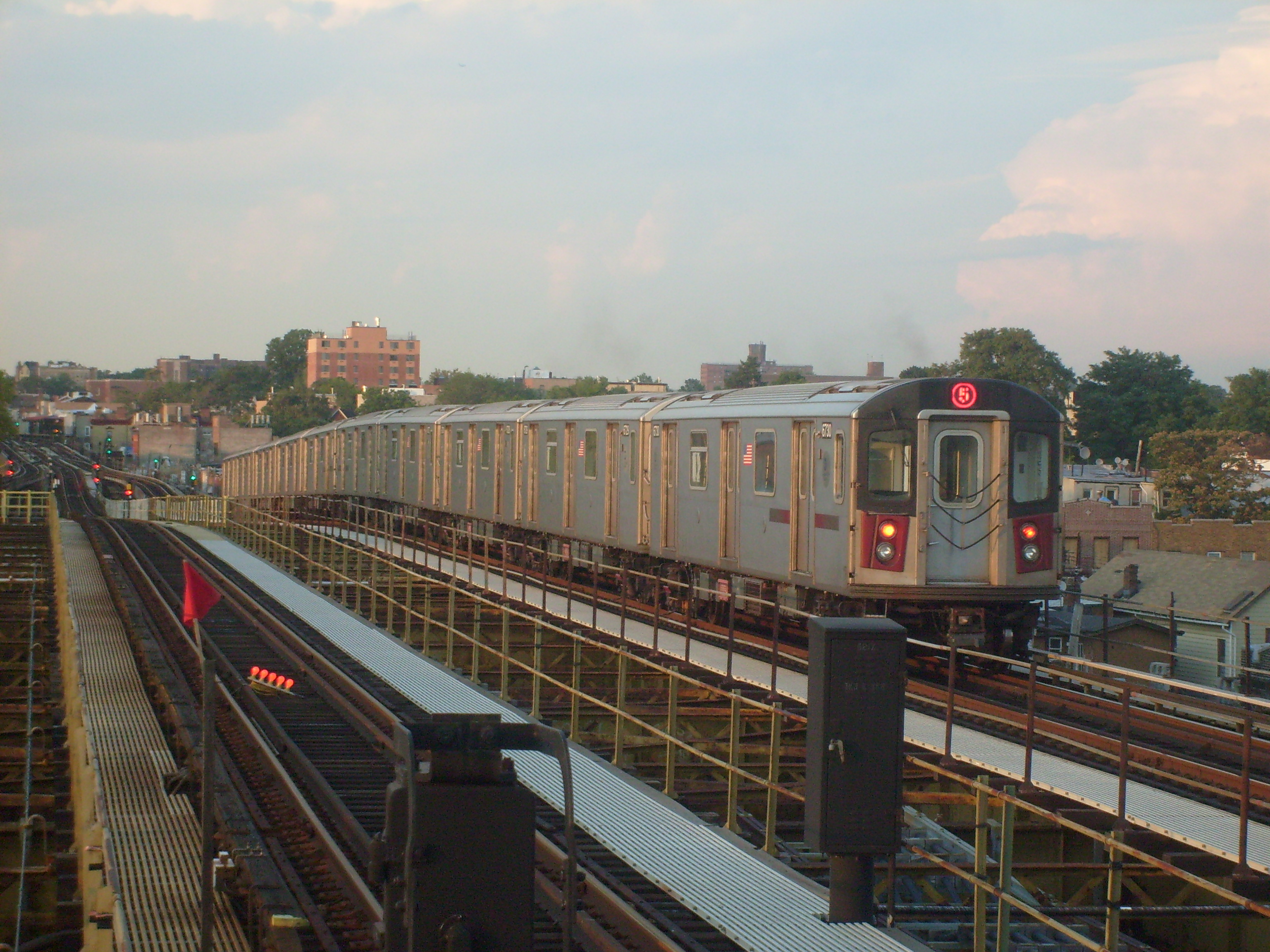 File:AstorPlace NYC June2000.jpg - Wikimedia Commons