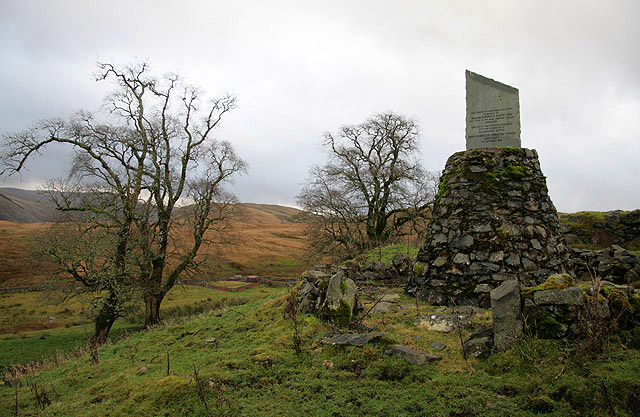 File:A cairn on the site of Hawkshaw Castle - geograph.org.uk - 1610053.jpg