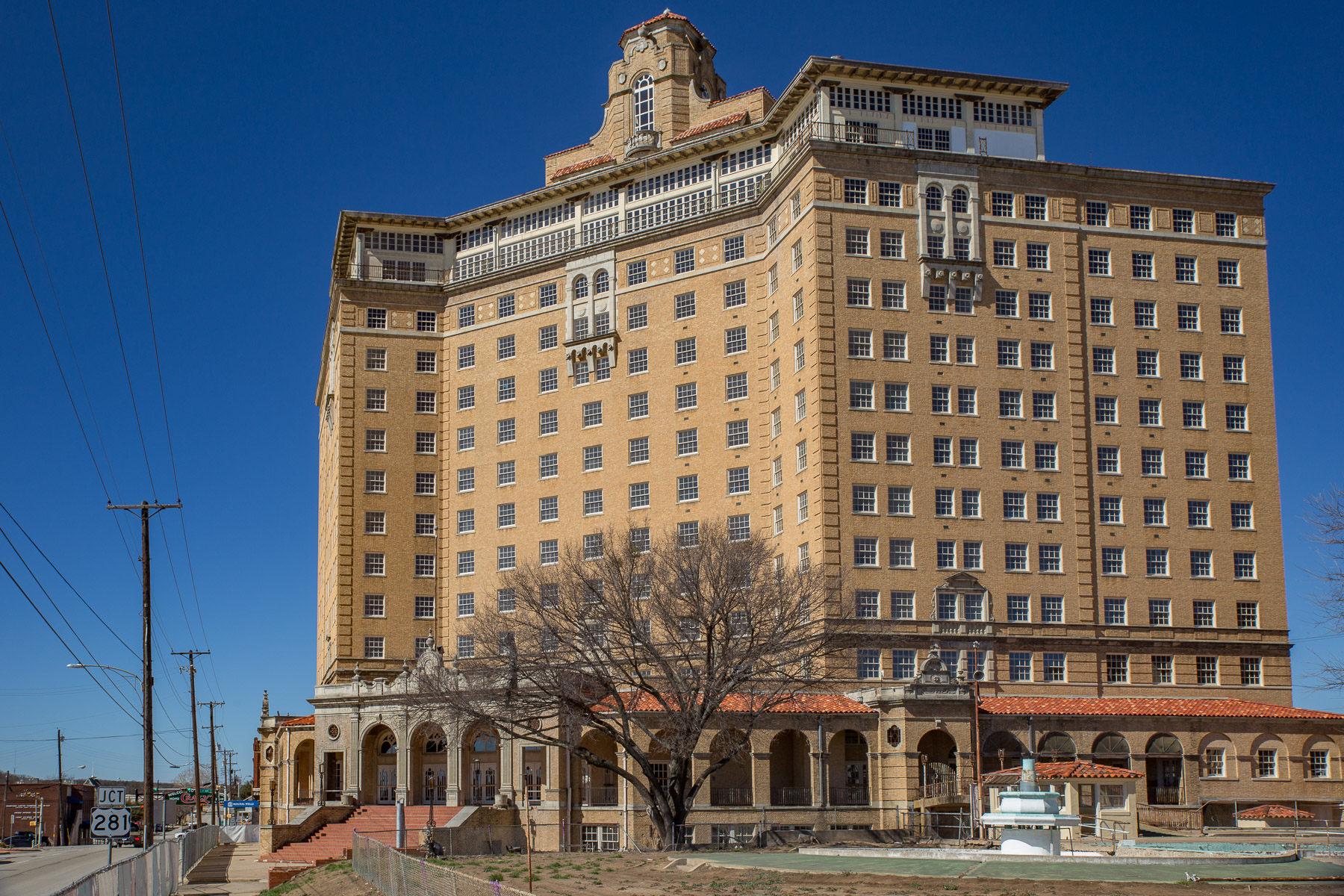 haunted hotels in mineral wells tx