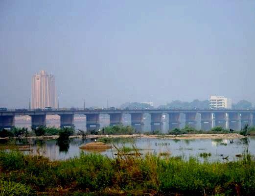 Bamako bridge crop enh.jpg