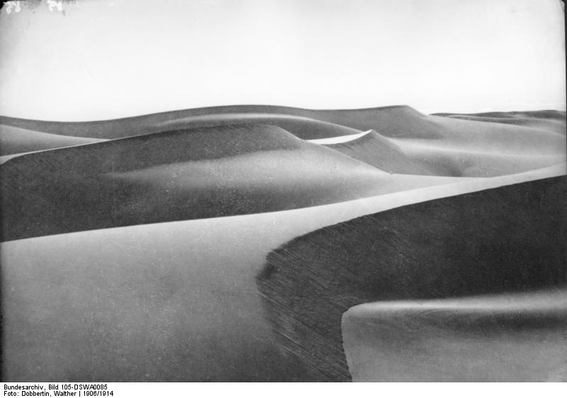 File:Bundesarchiv Bild 105-DSWA0085, Deutsch-Süd-Westafrika, Wanderdünen.jpg