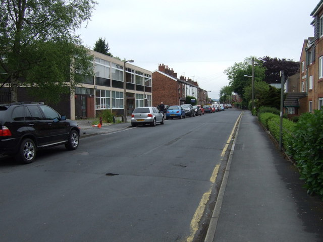 File:Chapel Street, Hazel Grove - geograph.org.uk - 3994892.jpg