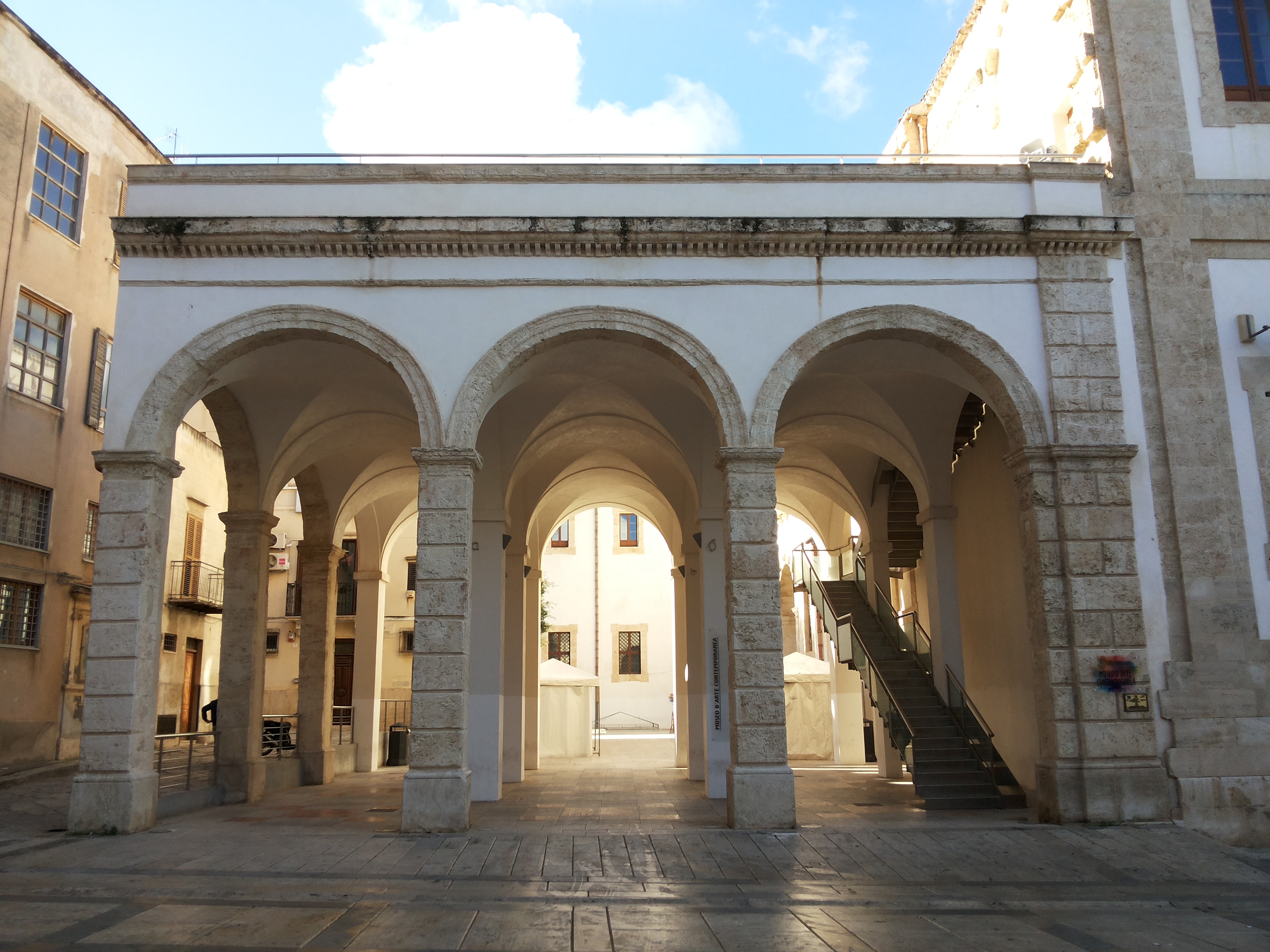 Collegio dei Gesuiti (Alcamo) - Porticato.jpg