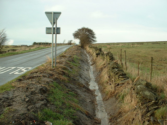 File:Ditch by B6050 - geograph.org.uk - 156112.jpg